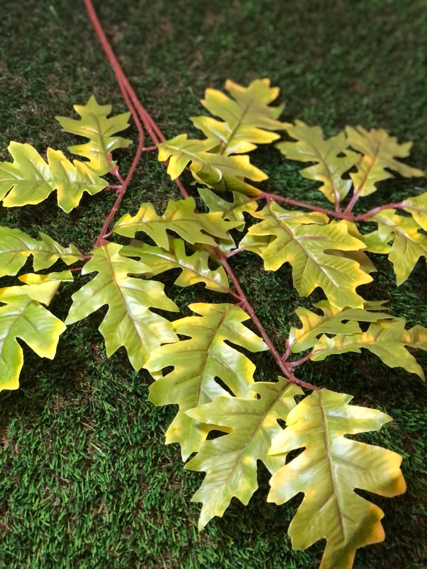 68cm LARGE OAK LEAF LIGHT GREEN