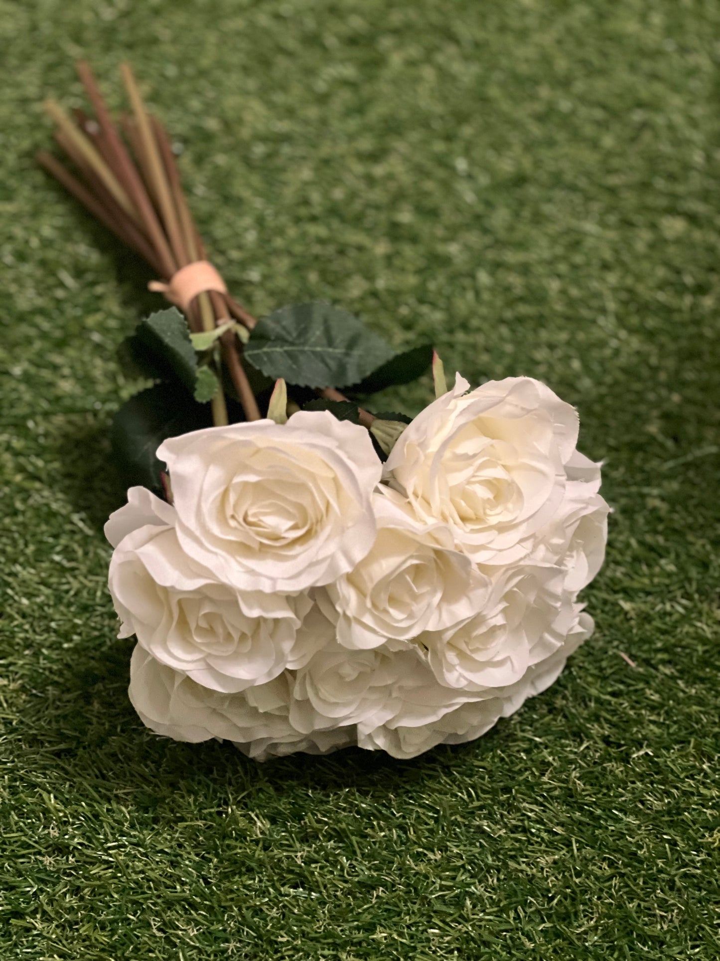 IVORY 11 HEAD ROSE BUNCH