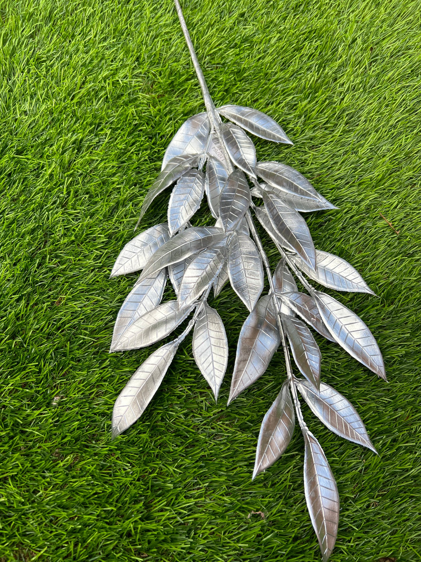 CHROME LAUREL LEAF SPRAY SILVER