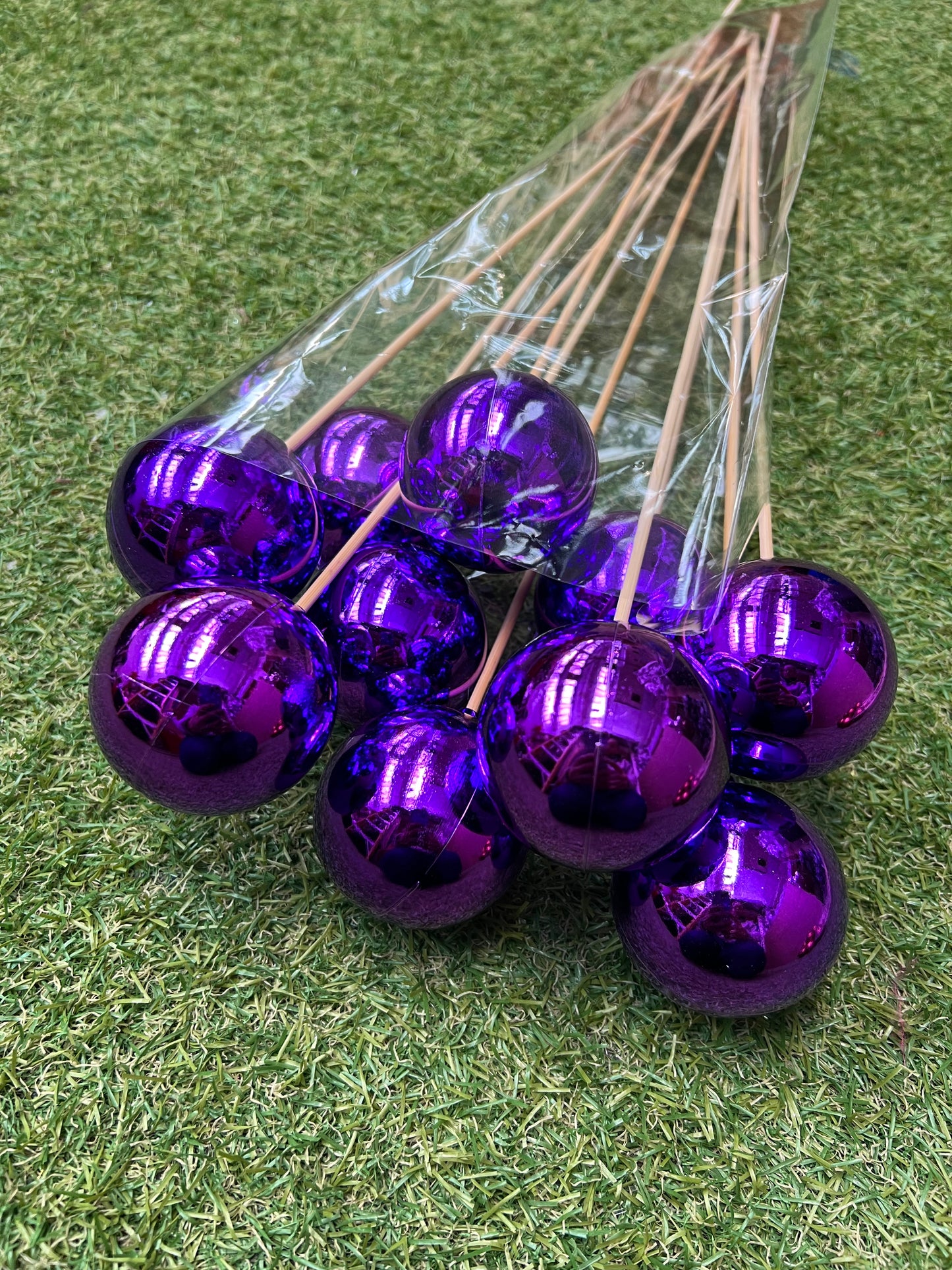 SINGLE LONG BAUBLE PICKS METALLIC PURPLE