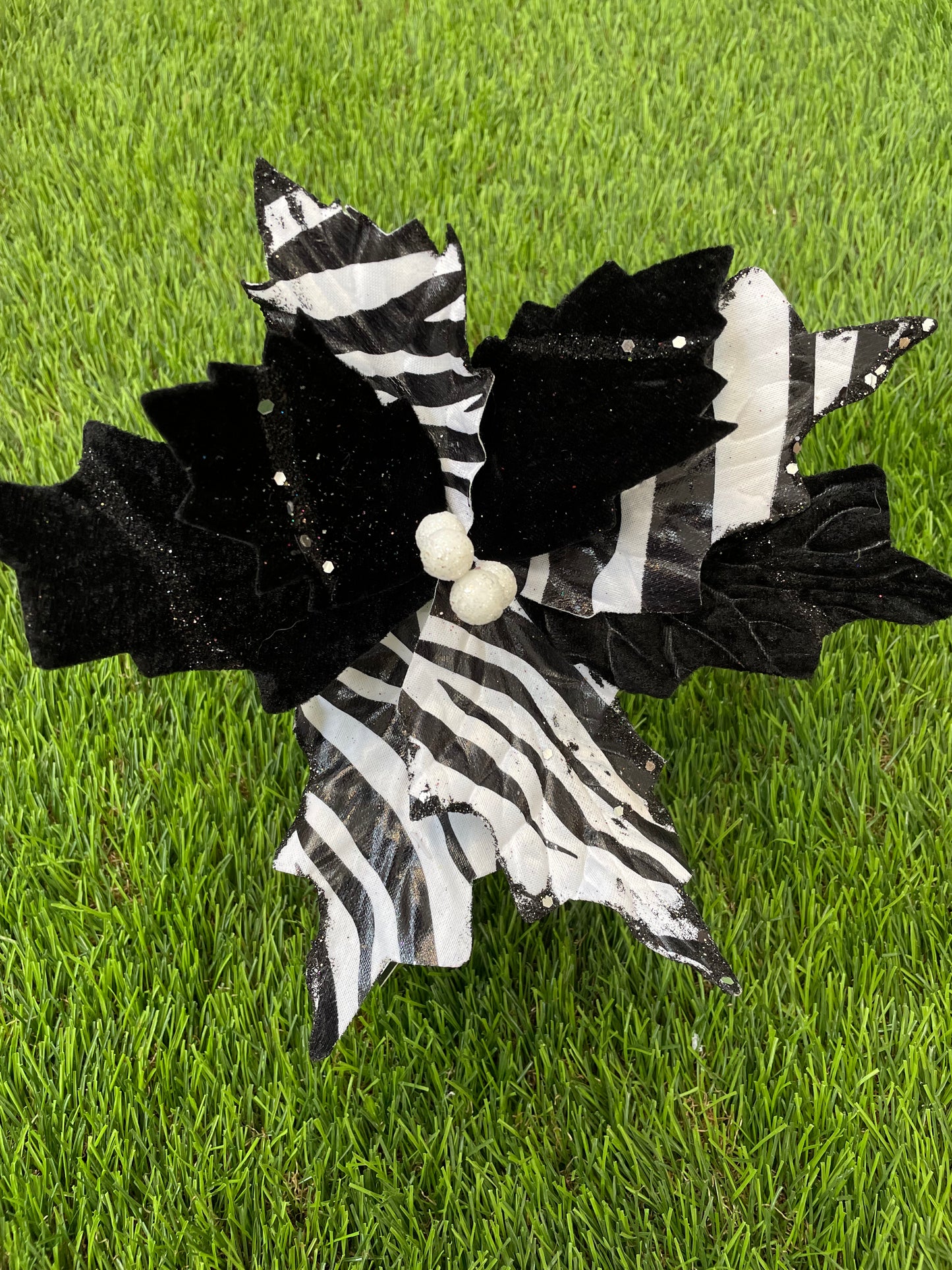 BLACK & WHITE ZEBRA VELVET POINSETTIA 26cm