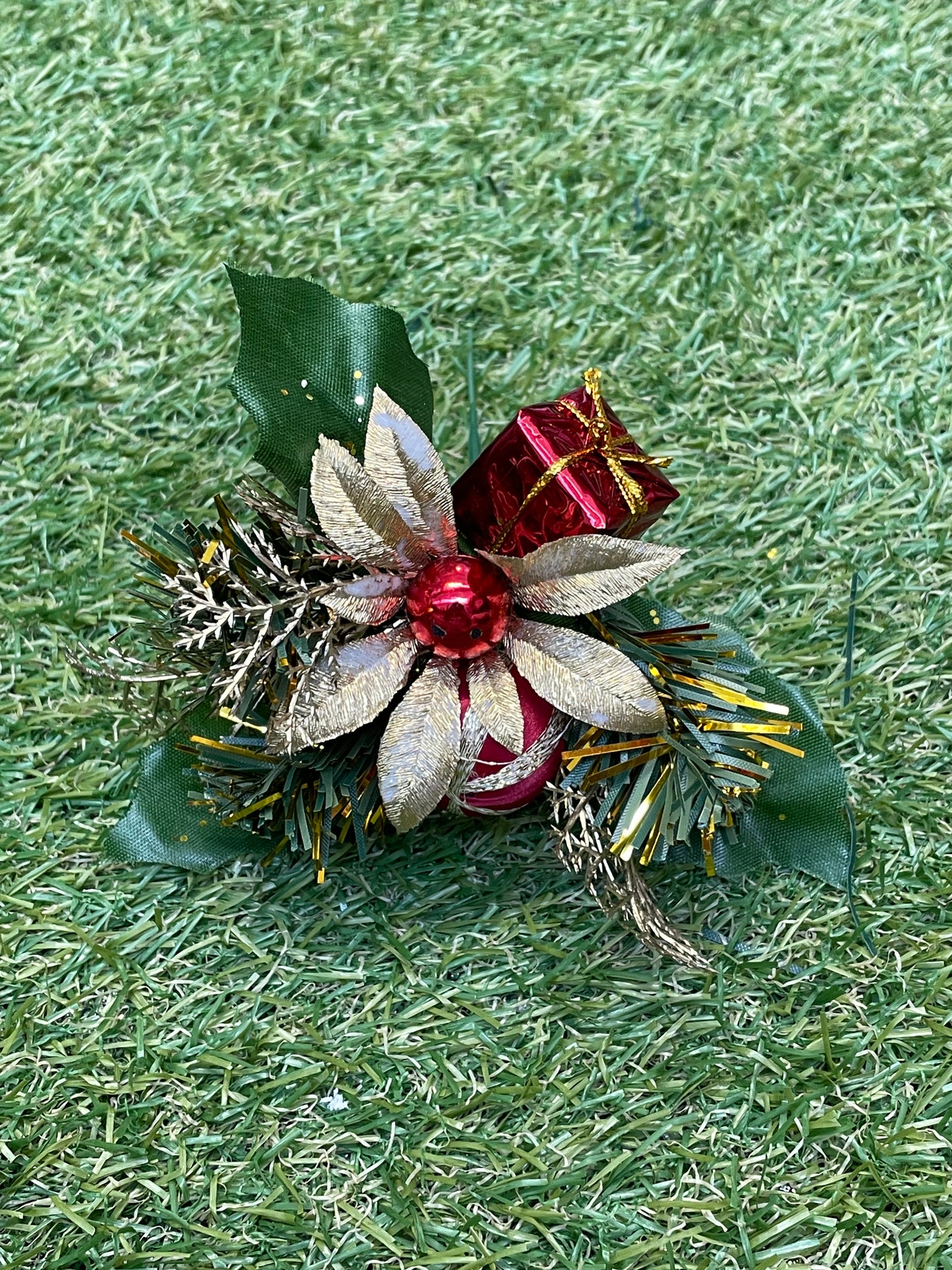 GOLD POINSETTIA BAUBLE AND RED PARCEL XMAS PICK