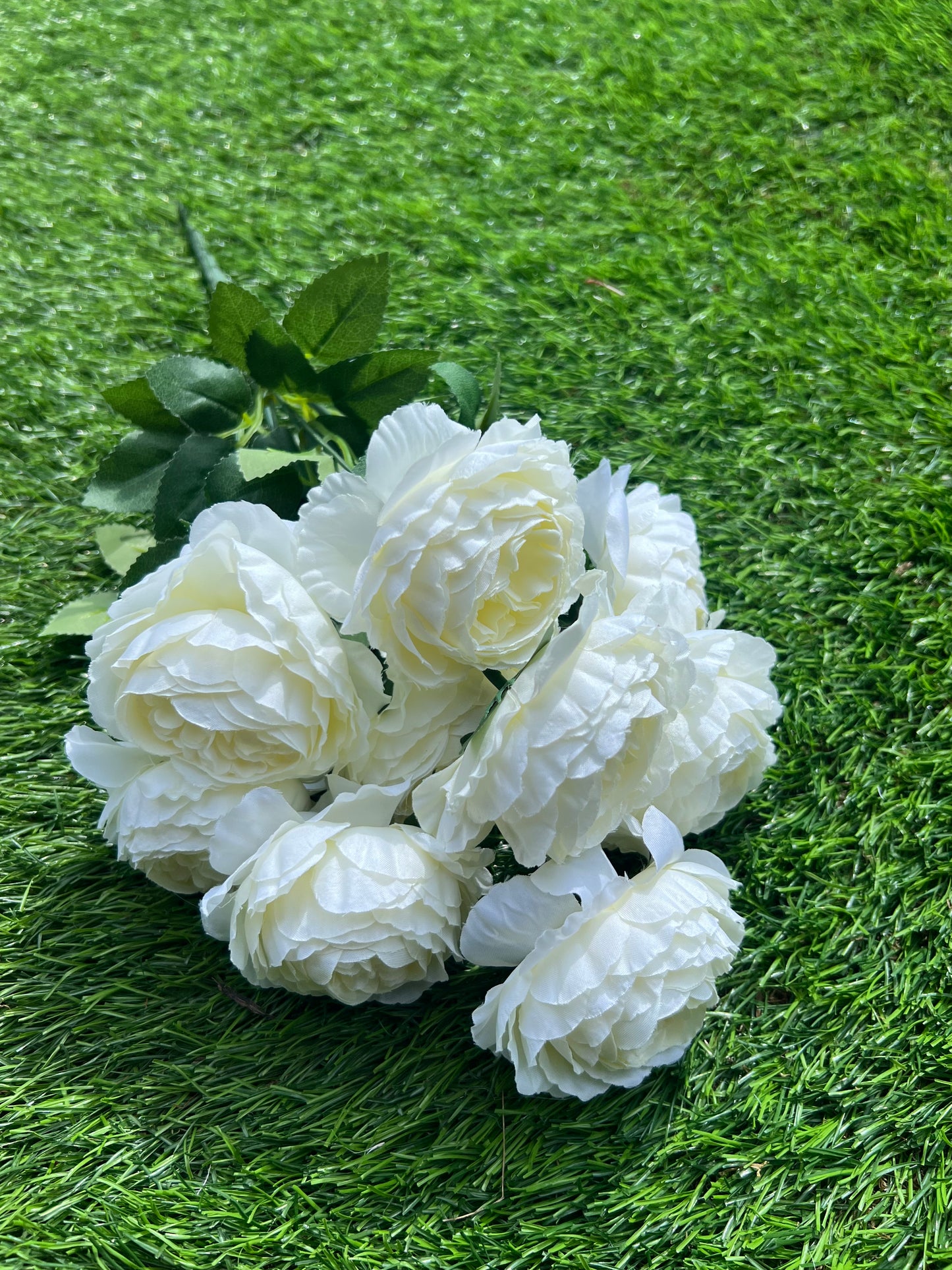 LARGE ENGLISH ROSE/RANUNCULUS IVORY